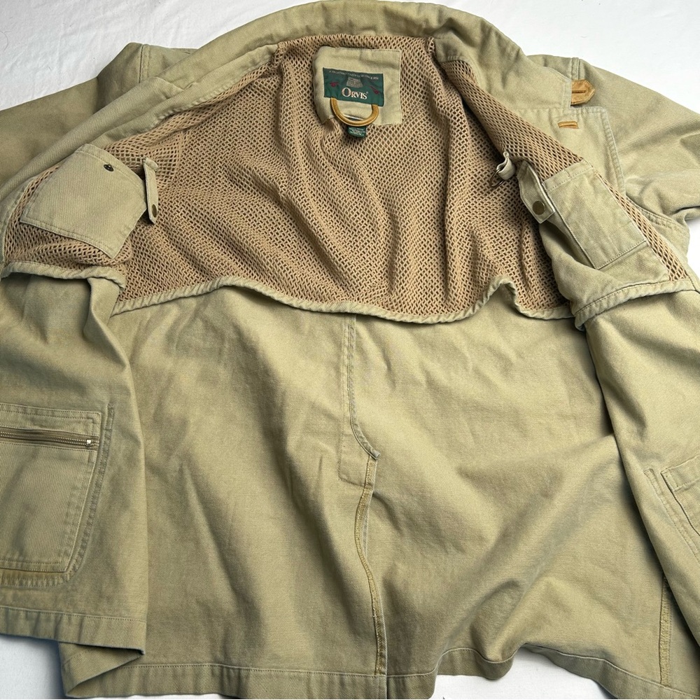 Men's Orvis fishing outdoor Beige Jacket with Brown Accents - Picture 11 of 15